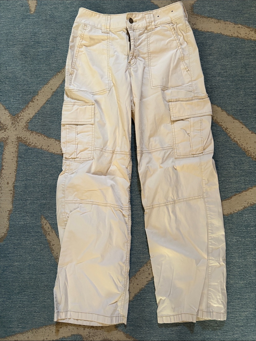 Hollister White Cargo Pants with Utility Pockets size 26